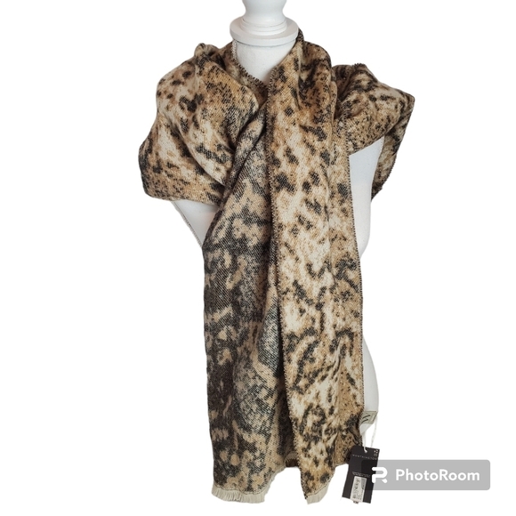 Worthington‎ Blanket Scarf Snakeprint Acrylic Raw Edge Tan Black New with tags - Picture 2 of 7